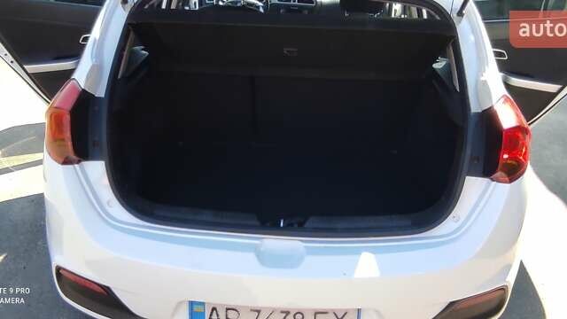 Белый Киа Сид, объемом двигателя 1.4 л и пробегом 229 тыс. км за 8900 $, фото 4 на Automoto.ua