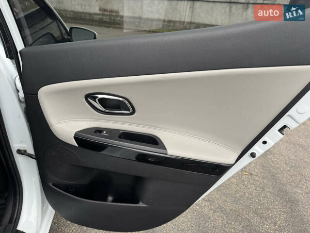 Білий Кіа Сід, об'ємом двигуна 1.6 л та пробігом 83 тис. км за 12300 $, фото 11 на Automoto.ua
