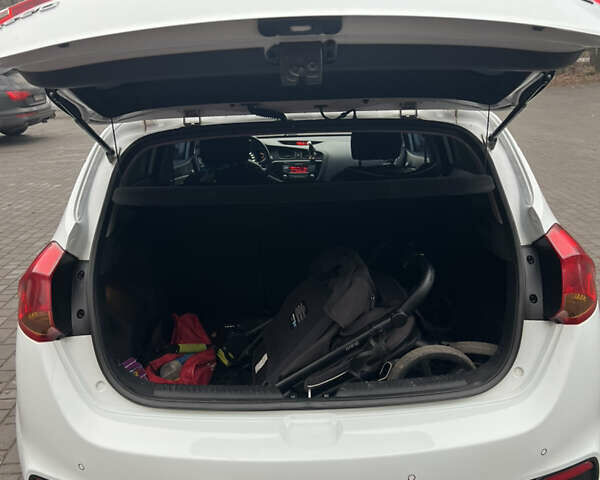 Белый Киа Сид, объемом двигателя 1.6 л и пробегом 66 тыс. км за 12500 $, фото 6 на Automoto.ua