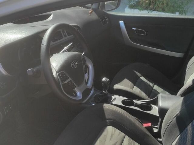 Белый Киа Сид, объемом двигателя 1.4 л и пробегом 229 тыс. км за 8700 $, фото 4 на Automoto.ua