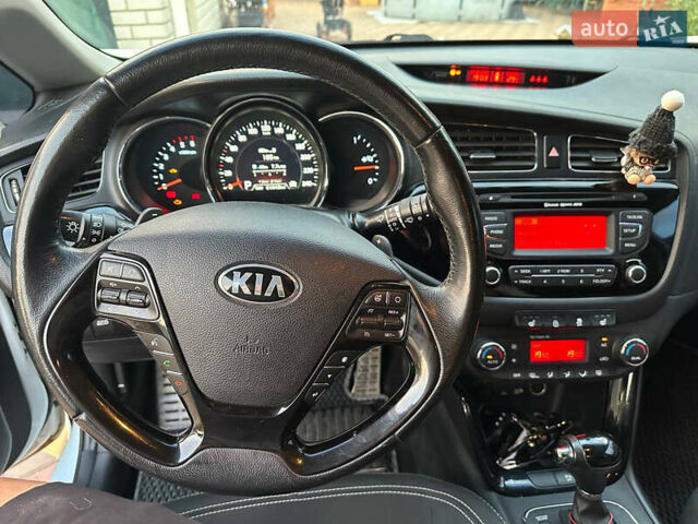 Белый Киа Сид, объемом двигателя 1.58 л и пробегом 62 тыс. км за 13000 $, фото 6 на Automoto.ua
