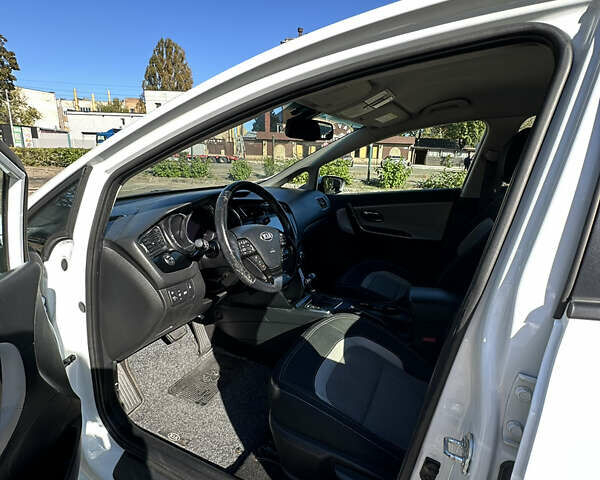 Белый Киа Сид, объемом двигателя 1.58 л и пробегом 107 тыс. км за 11500 $, фото 10 на Automoto.ua