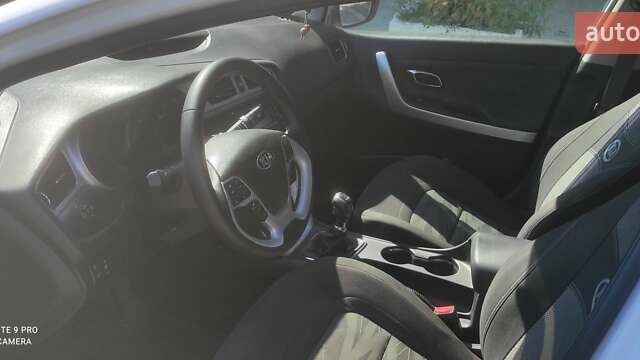 Белый Киа Сид, объемом двигателя 1.4 л и пробегом 229 тыс. км за 8900 $, фото 11 на Automoto.ua