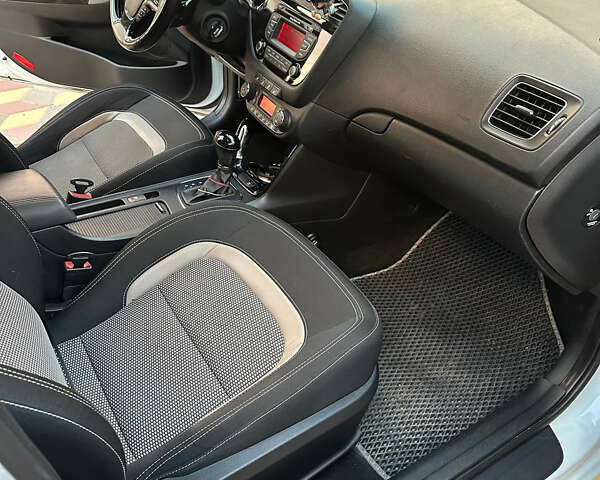 Белый Киа Сид, объемом двигателя 1.58 л и пробегом 62 тыс. км за 13000 $, фото 14 на Automoto.ua