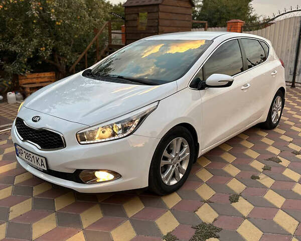 Белый Киа Сид, объемом двигателя 1.58 л и пробегом 62 тыс. км за 13000 $, фото 3 на Automoto.ua
