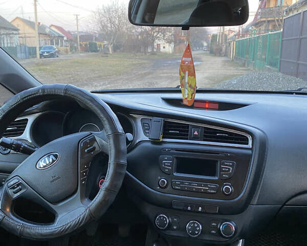 Белый Киа Сид, объемом двигателя 1.6 л и пробегом 242 тыс. км за 8300 $, фото 6 на Automoto.ua