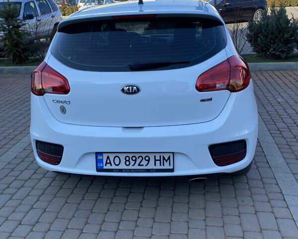 Белый Киа Сид, объемом двигателя 1.6 л и пробегом 242 тыс. км за 8300 $, фото 8 на Automoto.ua