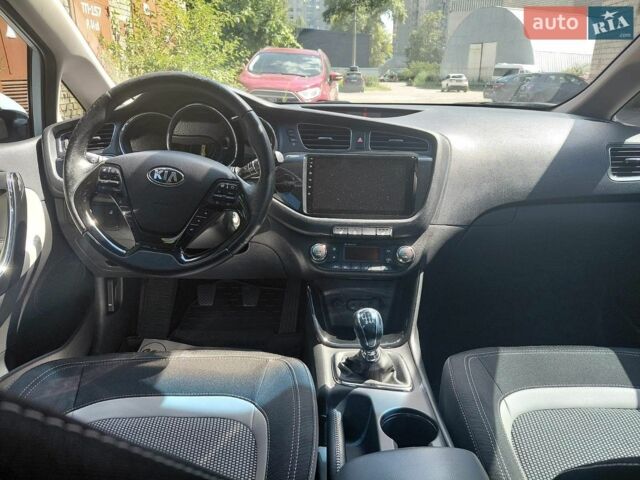 Белый Киа Сид, объемом двигателя 1.58 л и пробегом 128 тыс. км за 9490 $, фото 3 на Automoto.ua