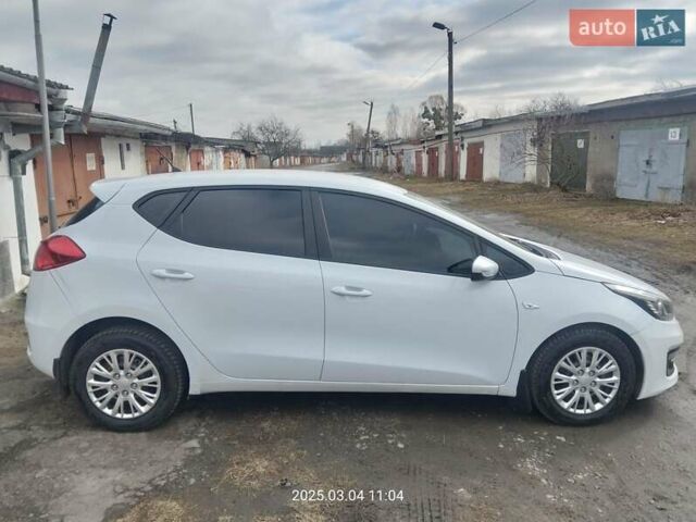 Білий Кіа Сід, об'ємом двигуна 1.4 л та пробігом 189 тис. км за 8800 $, фото 2 на Automoto.ua