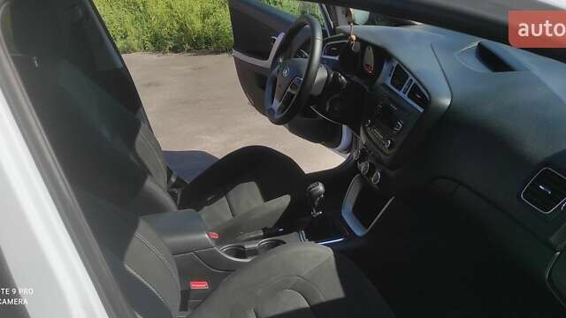 Белый Киа Сид, объемом двигателя 1.4 л и пробегом 229 тыс. км за 8900 $, фото 10 на Automoto.ua