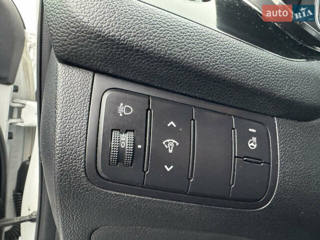 Білий Кіа Сід, об'ємом двигуна 1.59 л та пробігом 147 тис. км за 13300 $, фото 45 на Automoto.ua