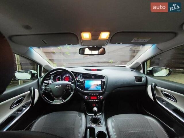 Белый Киа Сид, объемом двигателя 1.58 л и пробегом 149 тыс. км за 11900 $, фото 9 на Automoto.ua