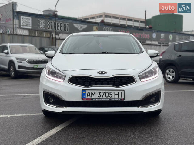 Білий Кіа Сід, об'ємом двигуна 1.59 л та пробігом 147 тис. км за 13300 $, фото 1 на Automoto.ua