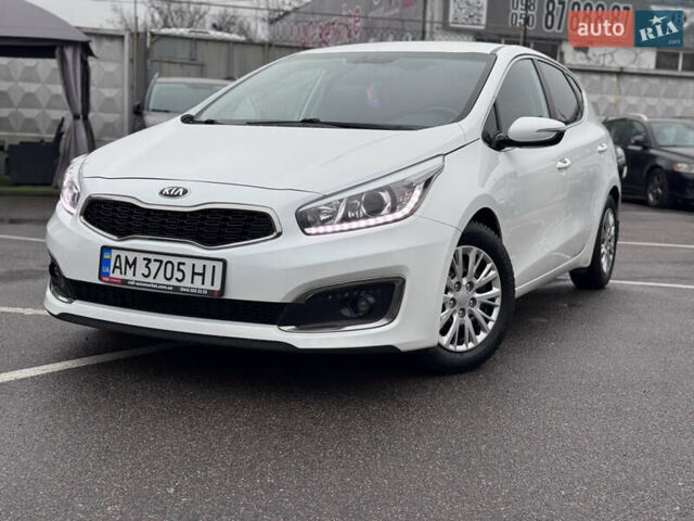 Білий Кіа Сід, об'ємом двигуна 1.59 л та пробігом 147 тис. км за 13300 $, фото 9 на Automoto.ua