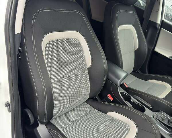 Білий Кіа Сід, об'ємом двигуна 1.59 л та пробігом 147 тис. км за 13300 $, фото 25 на Automoto.ua