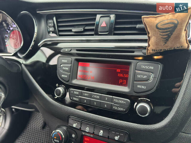 Білий Кіа Сід, об'ємом двигуна 1.59 л та пробігом 147 тис. км за 13300 $, фото 40 на Automoto.ua