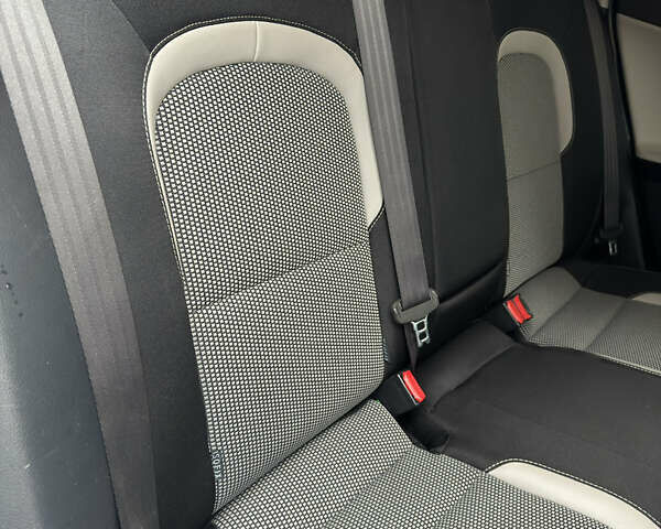 Білий Кіа Сід, об'ємом двигуна 1.59 л та пробігом 147 тис. км за 13300 $, фото 29 на Automoto.ua