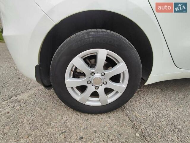 Белый Киа Сид, объемом двигателя 1.58 л и пробегом 149 тыс. км за 11900 $, фото 24 на Automoto.ua
