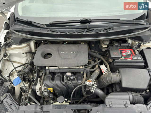 Білий Кіа Сід, об'ємом двигуна 1.59 л та пробігом 147 тис. км за 13300 $, фото 48 на Automoto.ua