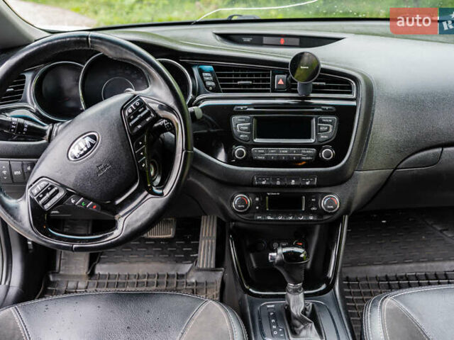 Белый Киа Сид, объемом двигателя 1.58 л и пробегом 145 тыс. км за 12000 $, фото 19 на Automoto.ua