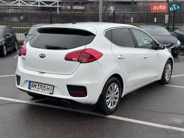 Білий Кіа Сід, об'ємом двигуна 1.59 л та пробігом 147 тис. км за 13300 $, фото 6 на Automoto.ua
