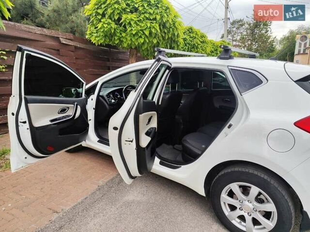 Белый Киа Сид, объемом двигателя 1.58 л и пробегом 149 тыс. км за 11900 $, фото 1 на Automoto.ua