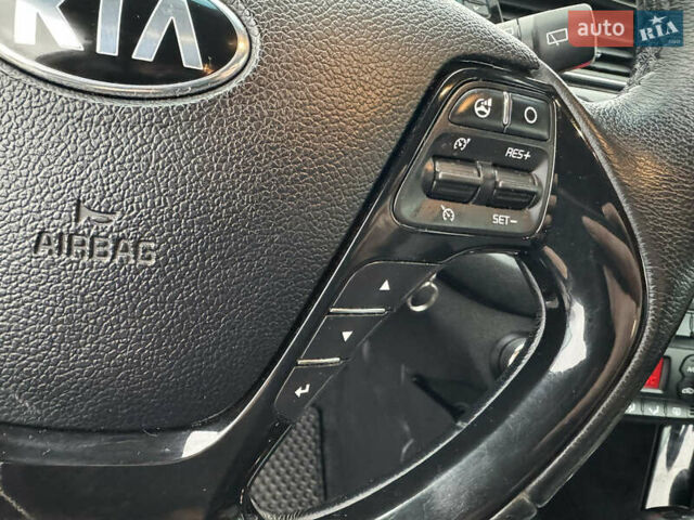 Білий Кіа Сід, об'ємом двигуна 1.59 л та пробігом 147 тис. км за 13300 $, фото 42 на Automoto.ua