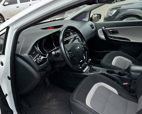 Білий Кіа Сід, об'ємом двигуна 1.59 л та пробігом 95 тис. км за 13900 $, фото 1 на Automoto.ua