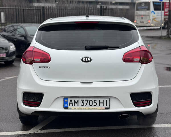 Білий Кіа Сід, об'ємом двигуна 1.59 л та пробігом 147 тис. км за 13300 $, фото 5 на Automoto.ua