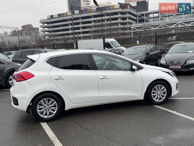 Білий Кіа Сід, об'ємом двигуна 1.59 л та пробігом 147 тис. км за 13300 $, фото 7 на Automoto.ua