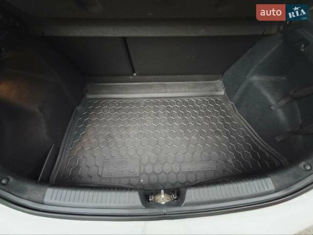 Белый Киа Сид, объемом двигателя 1.58 л и пробегом 149 тыс. км за 11900 $, фото 19 на Automoto.ua