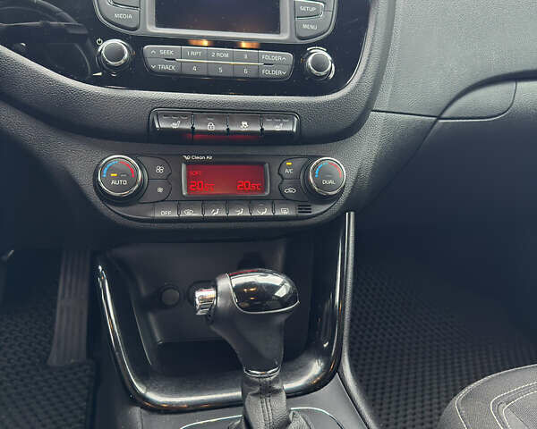 Білий Кіа Сід, об'ємом двигуна 1.59 л та пробігом 147 тис. км за 13300 $, фото 35 на Automoto.ua