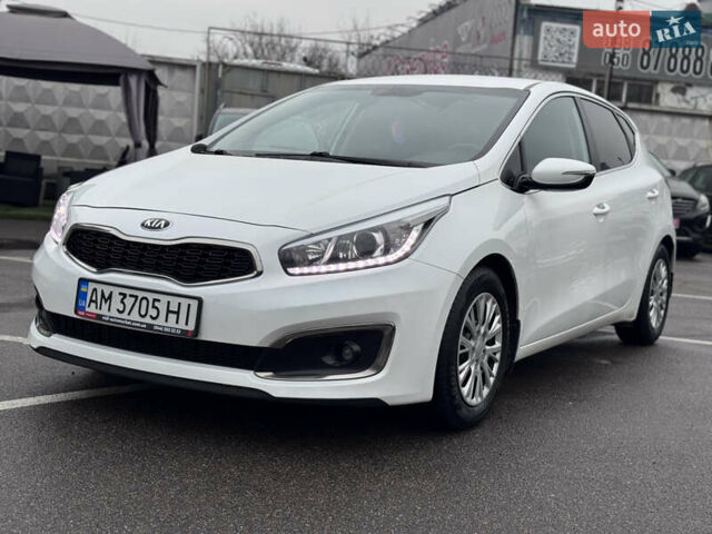 Білий Кіа Сід, об'ємом двигуна 1.59 л та пробігом 147 тис. км за 13300 $, фото 2 на Automoto.ua