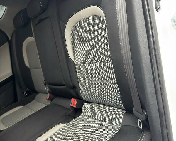 Білий Кіа Сід, об'ємом двигуна 1.59 л та пробігом 147 тис. км за 13300 $, фото 33 на Automoto.ua