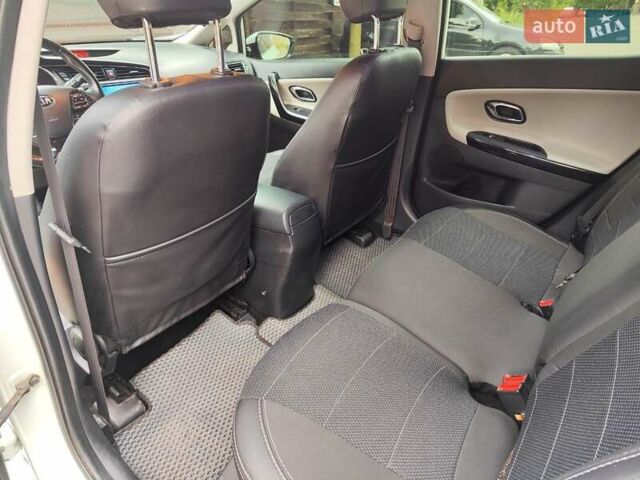 Белый Киа Сид, объемом двигателя 1.58 л и пробегом 149 тыс. км за 11900 $, фото 5 на Automoto.ua