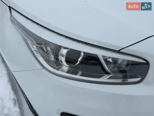Білий Кіа Сід, об'ємом двигуна 1.59 л та пробігом 113 тис. км за 10900 $, фото 9 на Automoto.ua