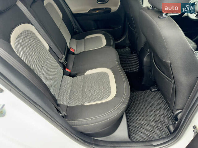 Білий Кіа Сід, об'ємом двигуна 1.59 л та пробігом 147 тис. км за 13300 $, фото 27 на Automoto.ua
