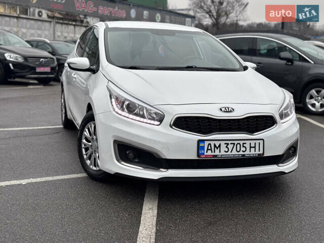 Білий Кіа Сід, об'ємом двигуна 1.59 л та пробігом 147 тис. км за 13300 $, фото 12 на Automoto.ua