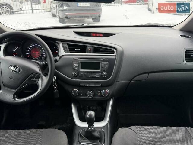 Білий Кіа Сід, об'ємом двигуна 1.59 л та пробігом 113 тис. км за 10900 $, фото 31 на Automoto.ua
