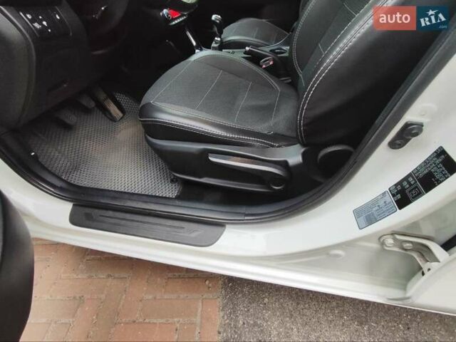 Белый Киа Сид, объемом двигателя 1.58 л и пробегом 149 тыс. км за 11900 $, фото 18 на Automoto.ua