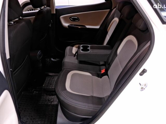 Білий Кіа Сід, об'ємом двигуна 1.6 л та пробігом 134 тис. км за 11900 $, фото 8 на Automoto.ua