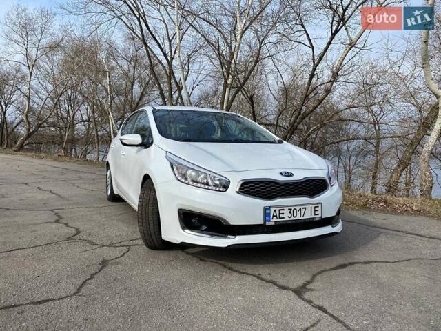 Білий Кіа Сід, об'ємом двигуна 1.59 л та пробігом 57 тис. км за 13800 $, фото 1 на Automoto.ua