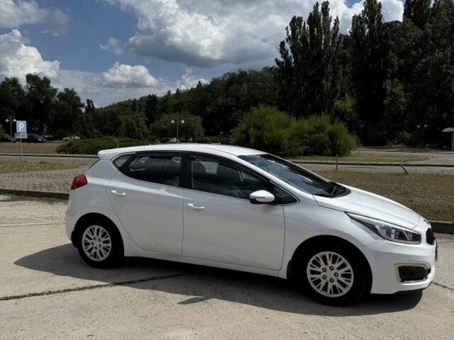 Белый Киа Сид, объемом двигателя 1.6 л и пробегом 103 тыс. км за 14500 $, фото 4 на Automoto.ua