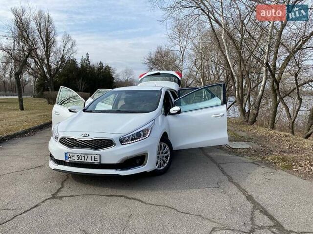 Білий Кіа Сід, об'ємом двигуна 1.59 л та пробігом 57 тис. км за 13800 $, фото 3 на Automoto.ua