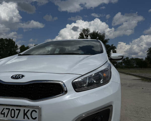 Белый Киа Сид, объемом двигателя 1.6 л и пробегом 106 тыс. км за 14500 $, фото 6 на Automoto.ua