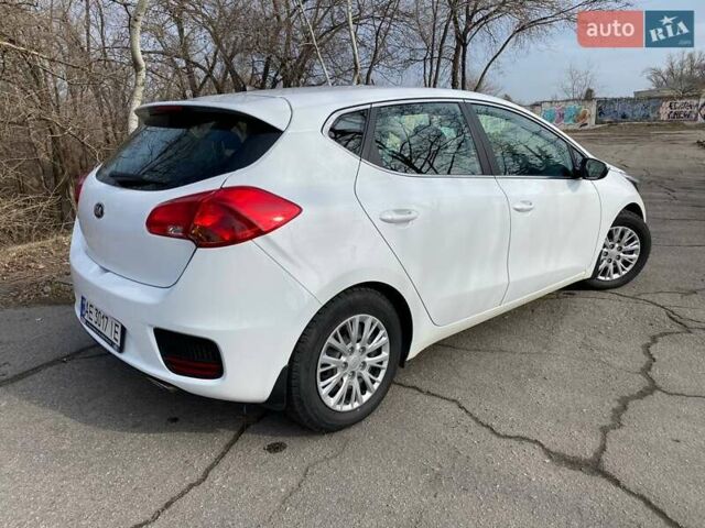 Білий Кіа Сід, об'ємом двигуна 1.59 л та пробігом 57 тис. км за 13800 $, фото 4 на Automoto.ua
