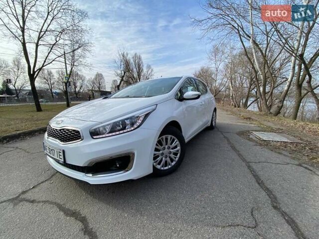 Білий Кіа Сід, об'ємом двигуна 1.59 л та пробігом 57 тис. км за 13800 $, фото 2 на Automoto.ua