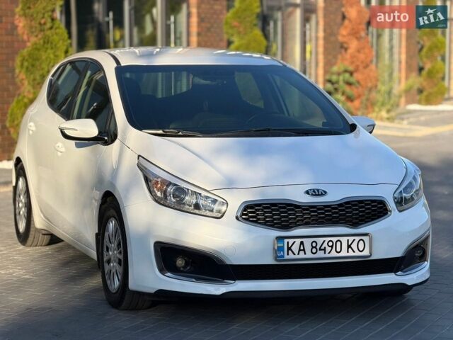 Білий Кіа Сід, об'ємом двигуна 1.59 л та пробігом 116 тис. км за 13350 $, фото 14 на Automoto.ua