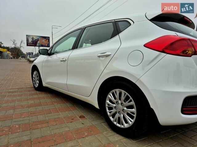 Белый Киа Сид, объемом двигателя 1.6 л и пробегом 100 тыс. км за 14450 $, фото 24 на Automoto.ua