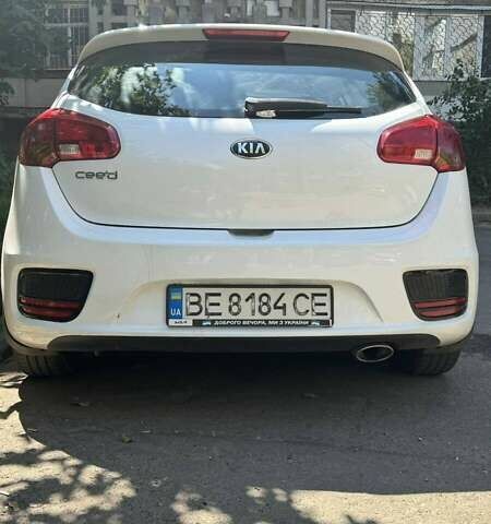 Білий Кіа Сід, об'ємом двигуна 1.59 л та пробігом 90 тис. км за 13700 $, фото 7 на Automoto.ua